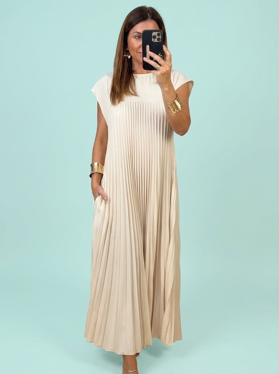 Short Sleeve Pleated Long Dress Round Neck Clothing