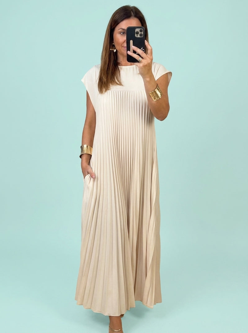 Short Sleeve Pleated Long Dress Round Neck Clothing